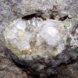 Analcima
1cm el cristal principal
(Autor: canada)