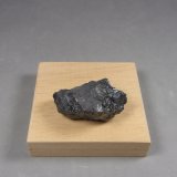 Argirodita [Argyrodite]
3,9 x 2,8 x 2,4 cm.  46,39 g.
(Autor: J. G. Alcolea)