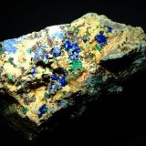 Azurita, Malaquita, Tirolita y Dolomita
40x25 mm.
(Autor: Jesus Franquesa Baucells)