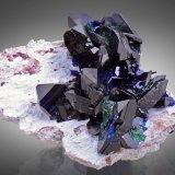Azurita con Malaquita y Dickita
16 x 12 x 6.5 cm / Cristal principal: 5 cm.
(Autor: Museo MIM)