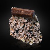 Bastnäsita-(Ce) con Aegirina
5 x 4 x 4.5 cm / cristal principal: 3.3 cm
(Autor: Museo MIM)