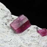 Berilo (variedad berilo rojo)
cristal 10mm
(Autor: Ramon A  Lopez Garcia)