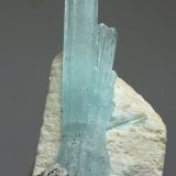 Berilo (variedad aguamarina)
cristal  100mm
(Autor: Ramon A  Lopez Garcia)