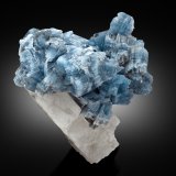 Berilo en Feldespato
7 x 6 x 6 cm / cristal principal: 1.5 cm
(Autor: Museo MIM)