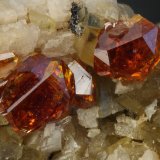 Esfalerita, Siderita
3X2X2 cm
(Autor: Echevarria)