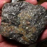 Esfalerita, Magnetita
Coto minero San Cristóbal-Los Perules, Mazarrón, Comarca Bajo Guadalentín, Región de Murcia (Murcia), España
9 x 8 cm
(Autor: Matias Raja)