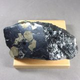 Bornita con Calcopirita
12 x 5,5 x 4,9 cm.  688 g.
(Autor: J. G. Alcolea)