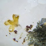 Austinita, Mimetita, Anatasa y Arseniosiderita
Campo de visión de 2 mm
(Autor: Antonio Carmona)