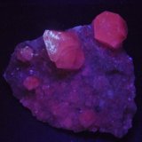 Calcita pieza anterior a ultravioleta.
80x70 mm.
(Autor: Jesus Franquesa Baucells)