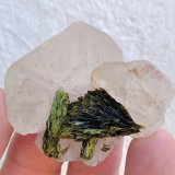 Calcita, Epidota
4,7 x 4,2 x 2,4 cm
(Autor: carles)