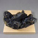 Calcopirita
8,6 x 4,5 x 4,3 cm.  238,5 g.
(Autor: J. G. Alcolea)
