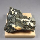 Calcopirita
7,6 x 6,9  3,1 cm.
(Autor: J. G. Alcolea)