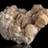 Catapleiíta con Analcima
9.5 x 3 x 6.5 cm / Cristal principal: 2.1 cm
(Autor: Museo MIM)