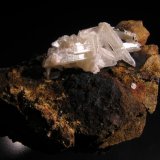 Cerusita
8,5 x 5 x 4 cm.  Grupo de cristales 4x2 cm., con cristales hasta 2,1 cm.
(Autor: Nacho)