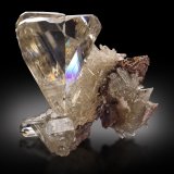 Cerusita
Mina Kombat, Kombat, Distrito Grootfontein, Región Otjozondjupa, Namibia
7.5 x 7.5 x 10.5 cm / Cristal principal: 5 cm
(Autor: Museo mim)