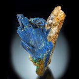 Calcostibita con Azurita en Calcita
16 x 10 x 9 cm / Cristal principal: 10.7 cm.
(Autor: Museo MIM)