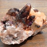 Fluorita, Microclina, Cuarzo (variedad ahumado), Albita
5 cm x 3,5 cm x 3,5 cm la pieza
(Autor: Javier MC)