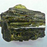 Epidota
8 x 6,5 x 6 cm
(Autor: María Jesús M.)