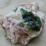 Lepidolita, elbaita, albita
5,5 x 4 x 3 cm
(Autor: María Jesús M.)