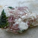 Lepidolita, elbaita, albita
5,5 x 4 x 3 cm
(Autor: María Jesús M.)