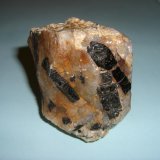 Turmalina, cuarzo y ortoclasa
6 X 6 X 6 cm
(Autor: Antonio GG)