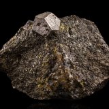 Cobaltita en Calcopirita
8.5 x 5.5 x 5.5 cm / Cristal principal: 2 cm
(Autor: Museo MIM)