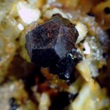 Pirita pseudomórfica de Goethita y Dolomita
Medida: 4,6 x 4,3 x 3,4 cms
(Autor: Joan Martinez Bruguera)