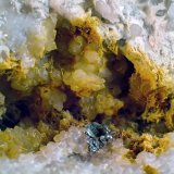 Estibiconita, Stibnita (Estibina) y Cuarzo
Medida: 5,8 x 4,5 x 2,1 cms
(Autor: Joan Martinez Bruguera)
