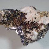 Mimetita y Galena
Medida: 5,9 x 3,7 x 3,6 cms
(Autor: Joan Martinez Bruguera)