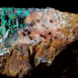 Malaquita, Chalcocita (Calcosina), Cuarzo, Barita, Calcopirita (cristales)
5,8 x 4,5 x 3,4 cms
(Autor: Joan Martinez Bruguera)