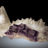 Fluorita, Calcita
Cristales de fluorita de hasta 2cm de arista
(Autor: Raul Vancouver)
