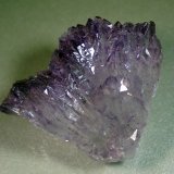 Cuarzo (variedad amatista)
Medida: 5,4 x 4,7 x 1,8 cms
(Autor: Joan Martinez Bruguera)