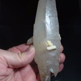 Cuarzo, Microclina y Moscovita
Medida: 17,0 x 5,8 x 3,8 cms
(Autor: Joan Martinez Bruguera)