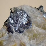 Molibdenita
Medida: 4,7 x 3,9 x 2,0 cms
(Autor: Joan Martinez Bruguera)