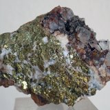 Fluorita, Calcopirita y Cuarzo
Medida: 5,1 x 4,0 x 1,8 cms
(Autor: Joan Martinez Bruguera)