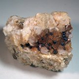 Goethita y Cuarzo
Medida: 7,2 x 6,2 x 4,5 cms
(Autor: Joan Martinez Bruguera)