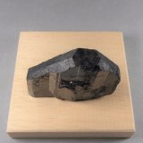 Columbita-(Fe)
5,9 x 4,5 x 1,4 cm.  130,2 g.
(Autor: J. G. Alcolea)