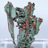 Cobre y Malaquita
3.2 × 2.4 × 0.8 cm
(Autor: Jordi Fabre)