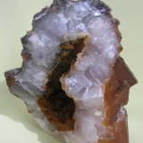 Cuarzo (variedad amatista), Cuarzo (variedad calcedonia), Calcita
14 x 12 cm
(Autor: Pedro Conesa)