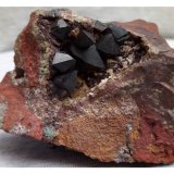 Goethita, Escorodita, Arseniosiderita, Fluorita y Arsenopirita
9 x 5 x 4,7 cm.
(Autor: L. Alejandro F.G.)