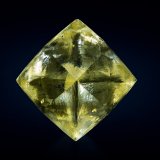 Diamante
3 x 3 x 3 cm / cristal principal: 2.7 cm
(Autor: Museo MIM)