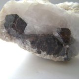 Casiterita, Cuarzo y mica
Cristal mayor 1,3 cm
(Autor: apita)