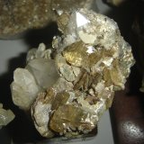 Siderita, Dolomita, Pirita, Pirrotita y Cuarzo
11 x 10 x 9 cm
(Autor: Anisio Claudio)