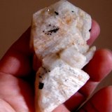 Albita (variedad oligoclasa) con Chorlo (Grupo Turmalina)
9 x 4 x 0,7 cm
(Autor: Anisio Claudio)