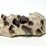 Cuarzo y Albita
Medidas pieza: 7,1x3,5x2,5 cm
(Autor: Sergio Pequeño)