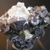 Skutterudita
Pieza: 6 x 5 cm. Cristal mayor: 15 mm.
(Autor: Juan Cabezas)