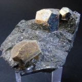 Pirita
Pieza: 4 x 4 cm. Cristal mayor: 12 mm.
(Autor: Juan Cabezas)