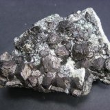 Magnetita
8 x 6 cm. Cristal mayor: 13 mm.
(Autor: Juan Cabezas)