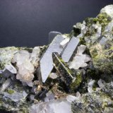 Epídota con cuarzo
8 x 7 cm. Cristal mayor: 3 cm.
(Autor: Juan Cabezas)