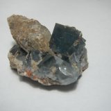 Fluorita y calcita.
4,5 x 3 x 3 cm. Arista 1 cm.
(Autor: Carles Rubio)